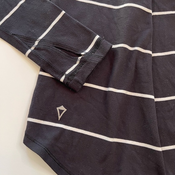 Ivivva by Lululemon Hanover Stripe White Black Mindful Moment Top Girls Size 8 - Picture 8 of 13